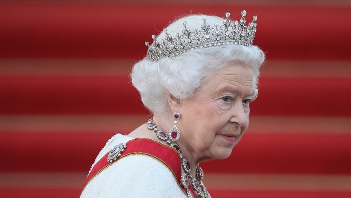 Kisah Ratu Elizabeth Membawa Inggris Beradaptasi Dengan Teknologi