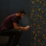 88 Persen Orang Pasti Pernah Pakai Smartphone Di Toilet