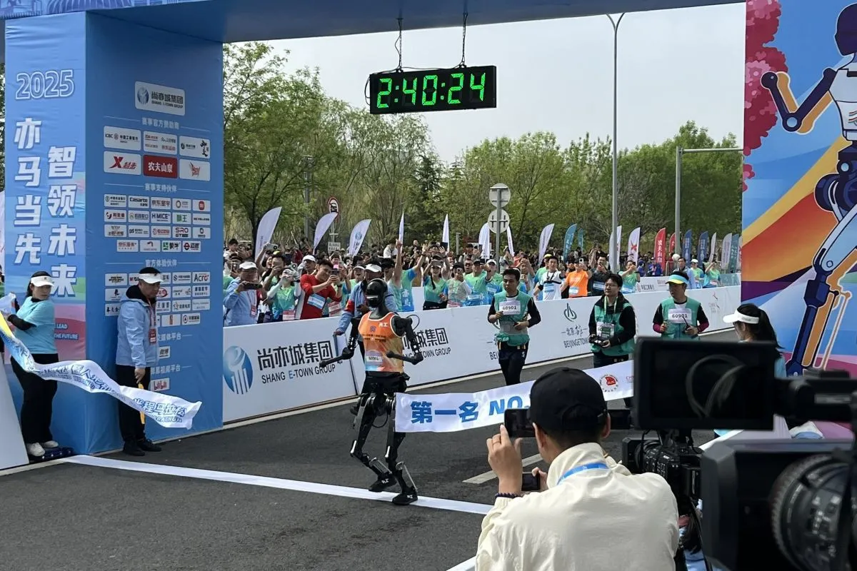 Beijing Jadi Tuan Rumah Half-Marathon Robot Pertama Di Dunia!