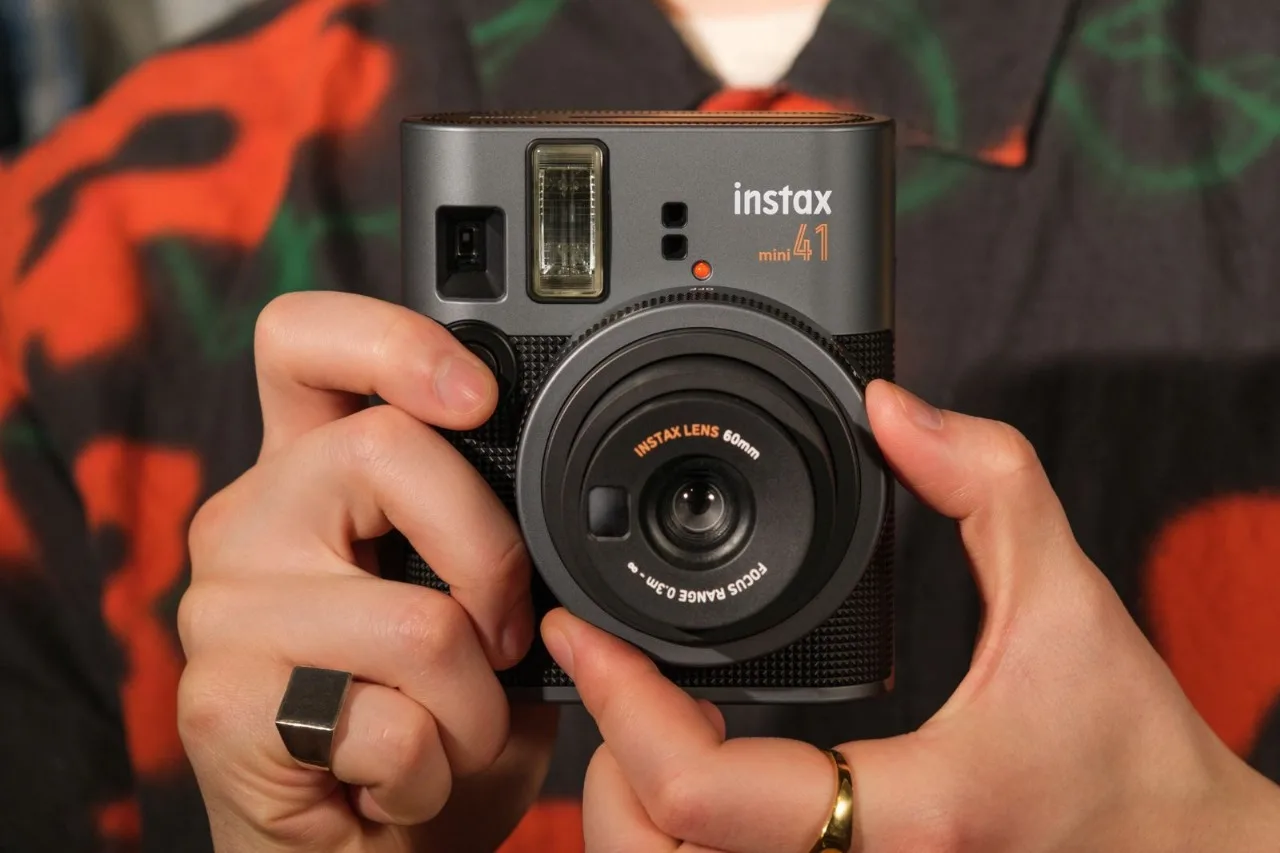 Fujifilm Kenalkan Kamera Instan Analog Instax Mini 41!
