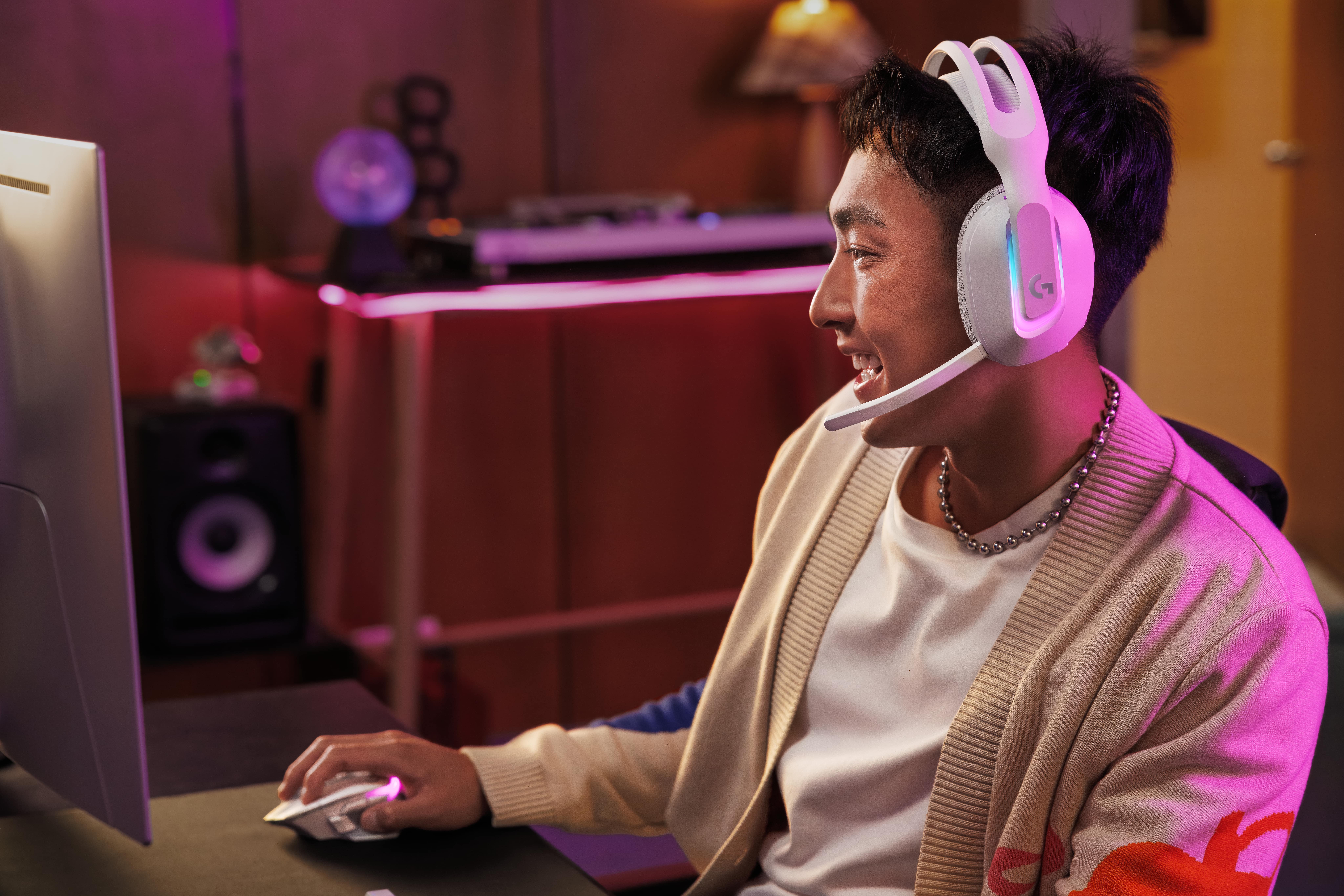 Logitech G Resmi Luncurkan Headphone Gaming Nirkabel G522