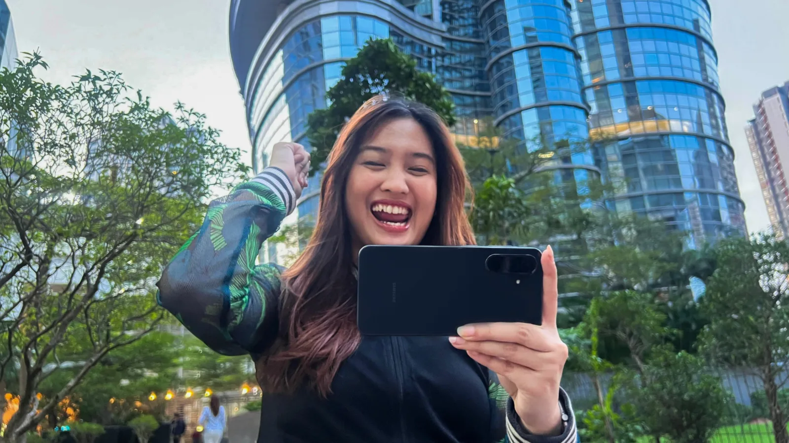 Samsung Merilis Galaxy A36 5G, Ponsel Yang Dirancang Untuk Semua Kalangan Gamer, Dari Pemain Santai Hingga Yang Rutin Push Rank. Dengan Kombinasi Performa Tinggi Dan Fitur Cerdas, Perangkat Ini Menjanjikan Pengalaman Bermain Tanpa Gangguan, Bahkan Untuk Sesi Gaming Intens Sekalipun.