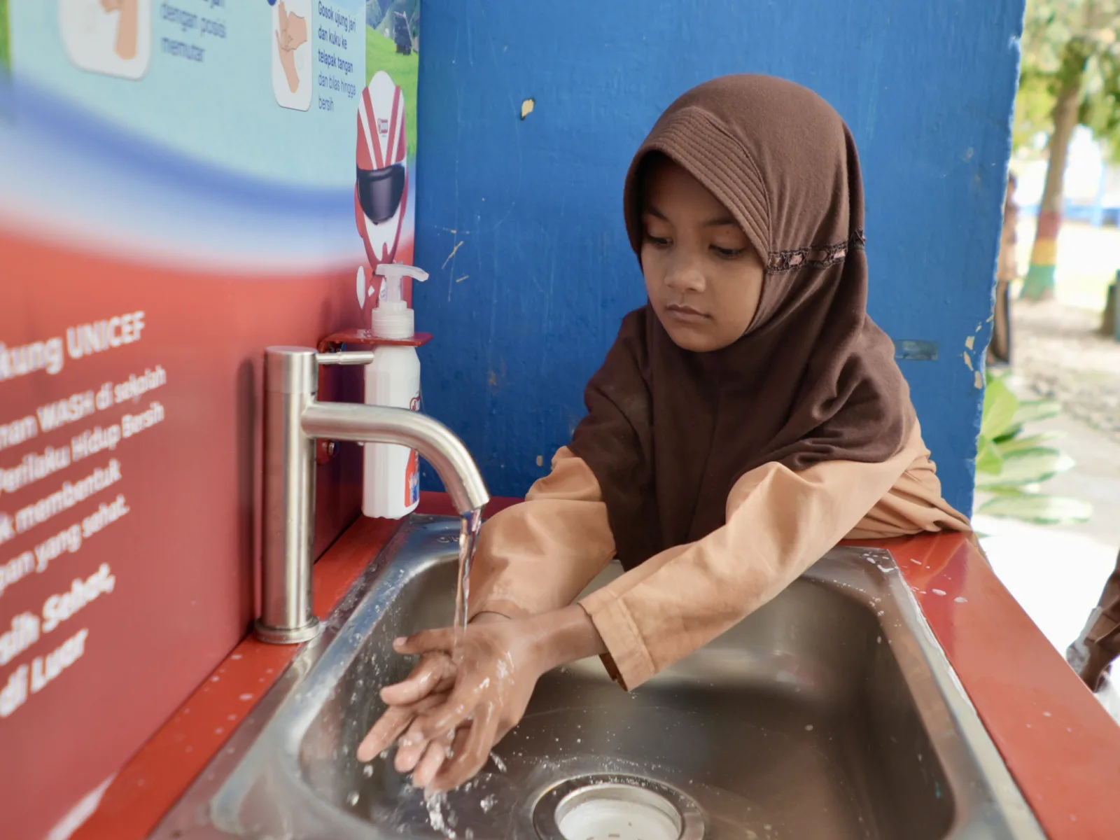 Aceh Siswi Sekolah Menggunakan Wastafel Nuvo Family Di Sekolah Untuk Cuci Tangan Pakai Sabun
