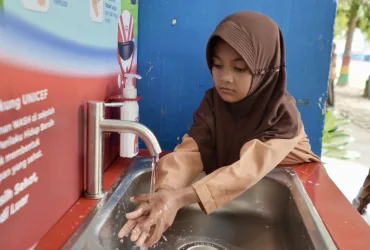 Aceh Siswi Sekolah Menggunakan Wastafel Nuvo Family Di Sekolah Untuk Cuci Tangan Pakai Sabun