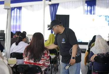 Trainer Mwx Memberikan Panduan Penggunaan Solusi Ai Dari Mwx Kepada Peserta Pelatihan
