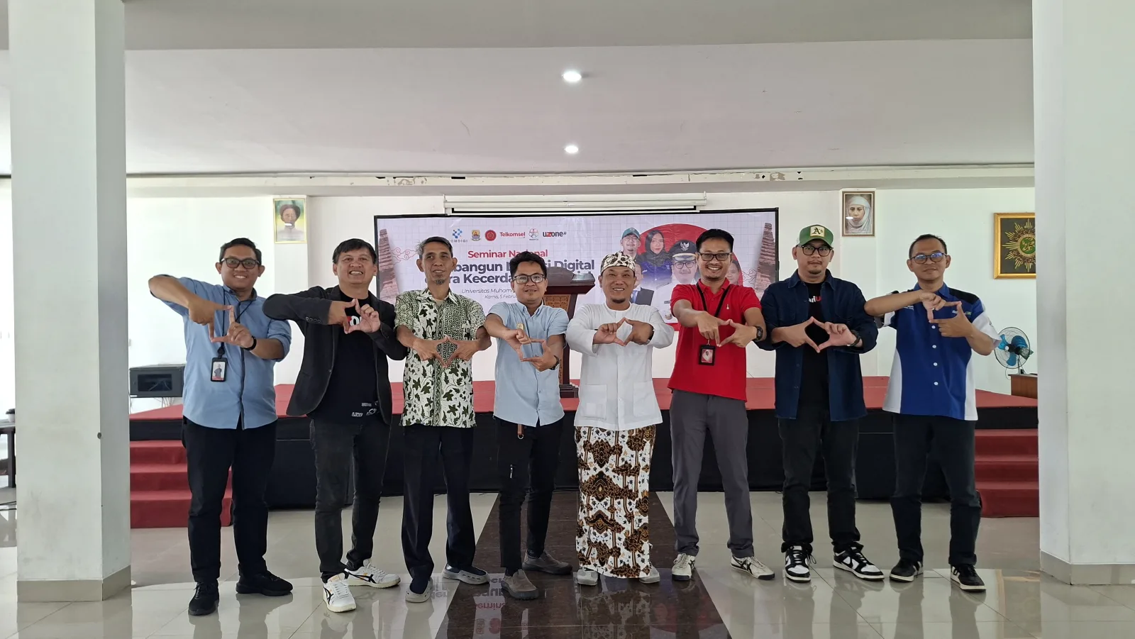 Relawan Tik Jabar Bekali Mahasiswa Cirebon Senjata Literasi Digital