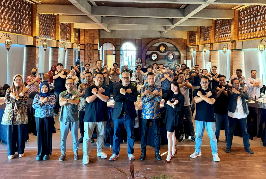 Berfoto Bersama Partisipan