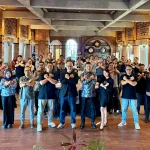 Berfoto Bersama Partisipan