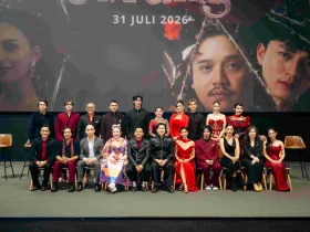 Bunga Di Tepi Jurang
